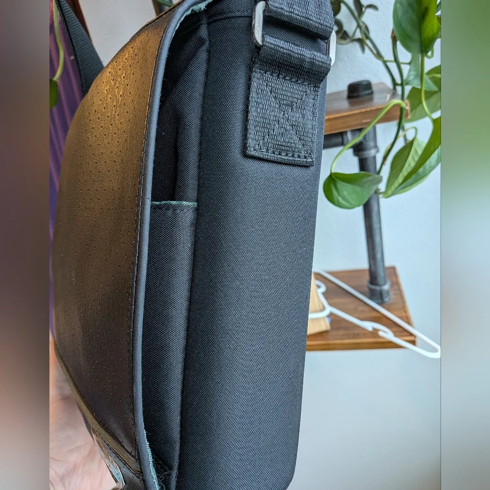 Bose Messenger Bag - Black Perforated Tech Bag / SoundDock Accessory